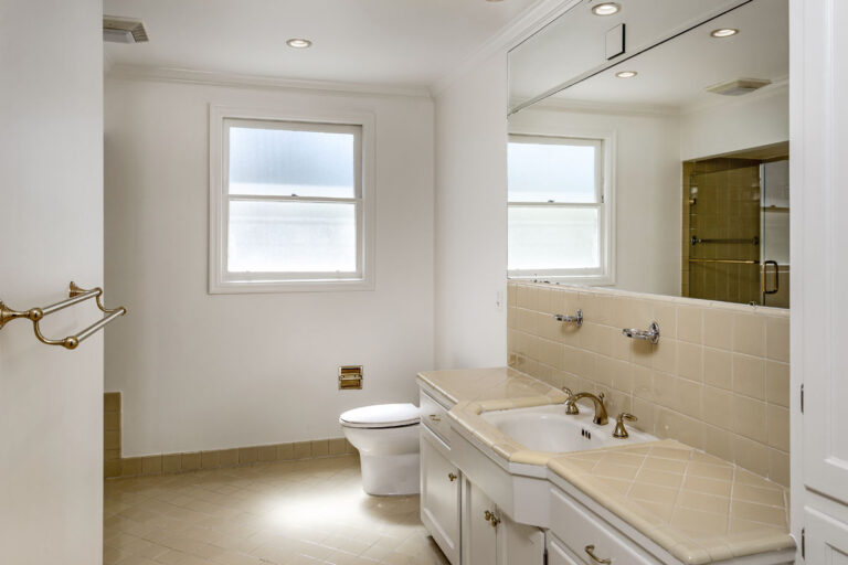 Bathroom (3)